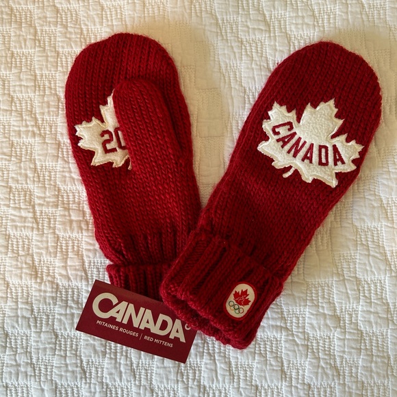 NWT Team Canada 2012 mittens - Hudson Bay - Picture 5 of 6